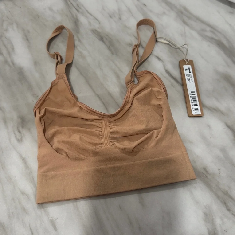 SKIMS Tan every day sculpting bralette size xxs and skims thong size smashes